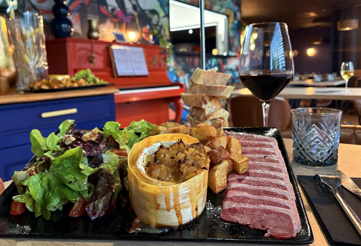 Camembert rôti revisité à la Périgourdine au restaurant Let it Brie aux Herbiers