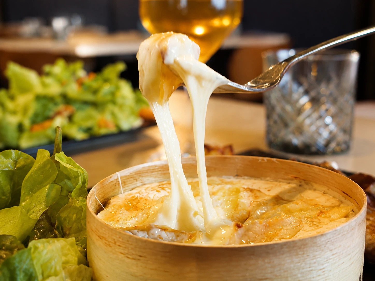 Mont d'Or coulant servi chez Let it Brie, restaurant de fromage aux Herbiers