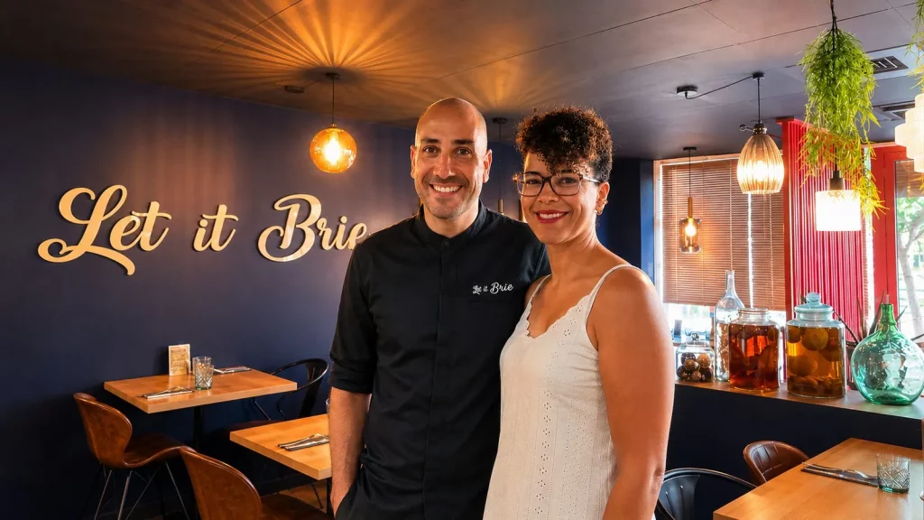 Angélique et Jérémy, fondateurs de Let it Brie, dans leur restaurant de fromage aux Herbiers en Vendée.