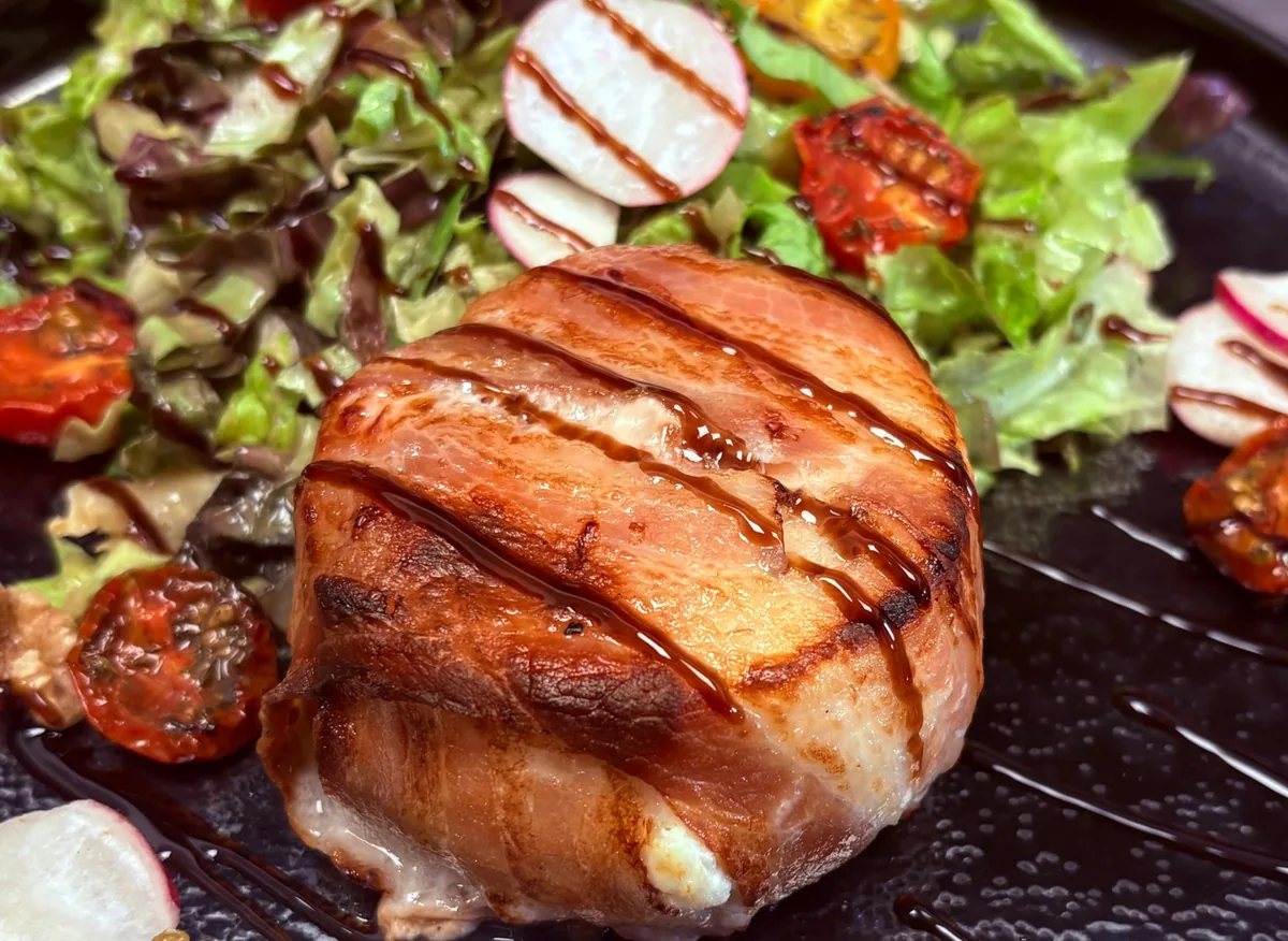 Chèvre rôti aux pommes servi avec salade dans la formule du midi chez Let it Brie aux Herbiers Légende