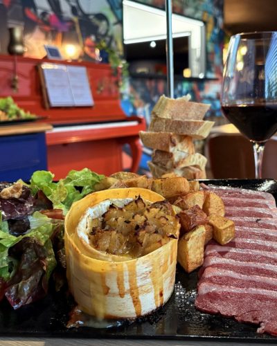 Camembert rôti revisité à la Périgourdine au restaurant Let it Brie aux Herbiers