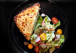 Notre menu enfant : Des plats spécialement conçu pour les plus jeunes, afin qu'eux aussi vivent une belle expérience culinaire en famille dans notre restaurant incontournable aux Herbiers.